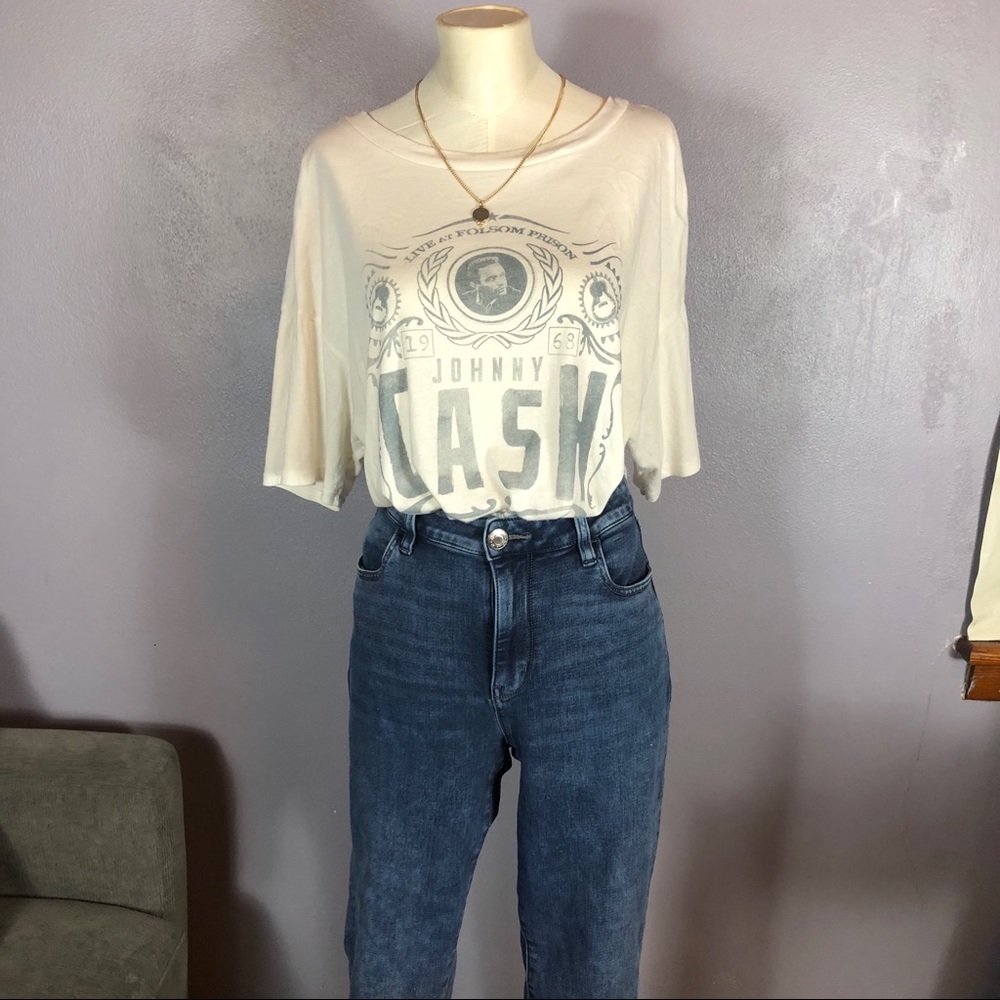 AE Johnny Cash Tee Size XL WELL LOVED